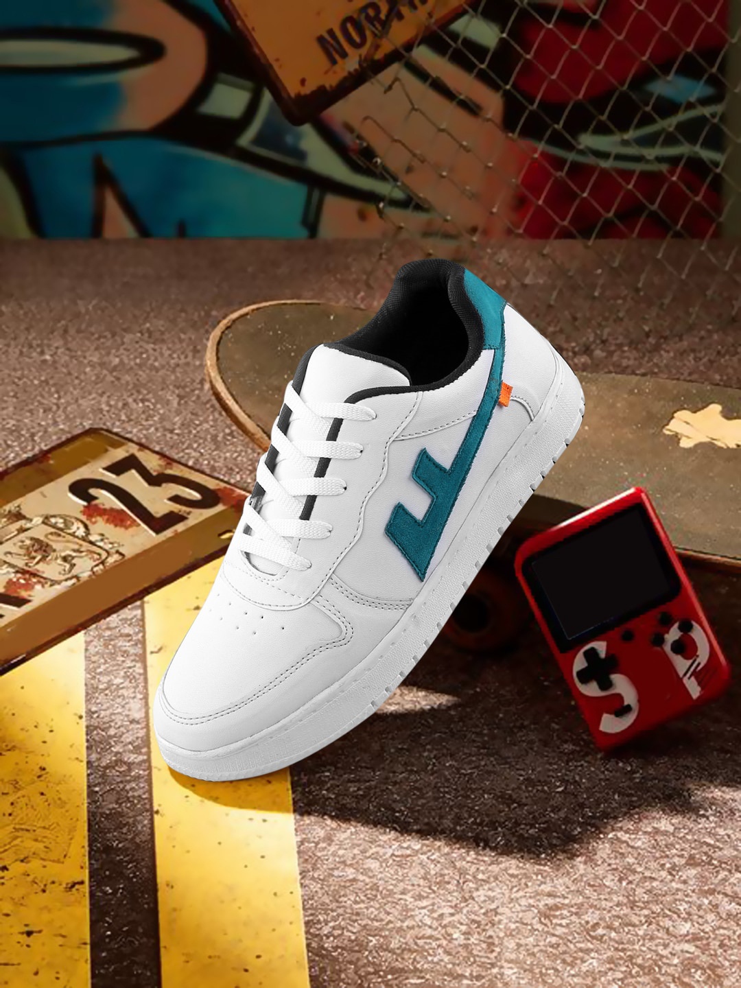 

mr.wonker Men White Colourblocked Sneakers