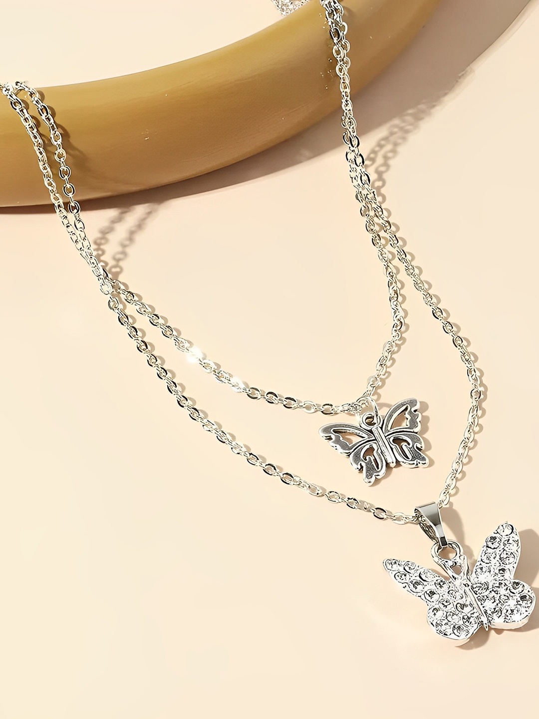 

Pinapes Silver-Toned & White Silver-Plated Layered Necklace