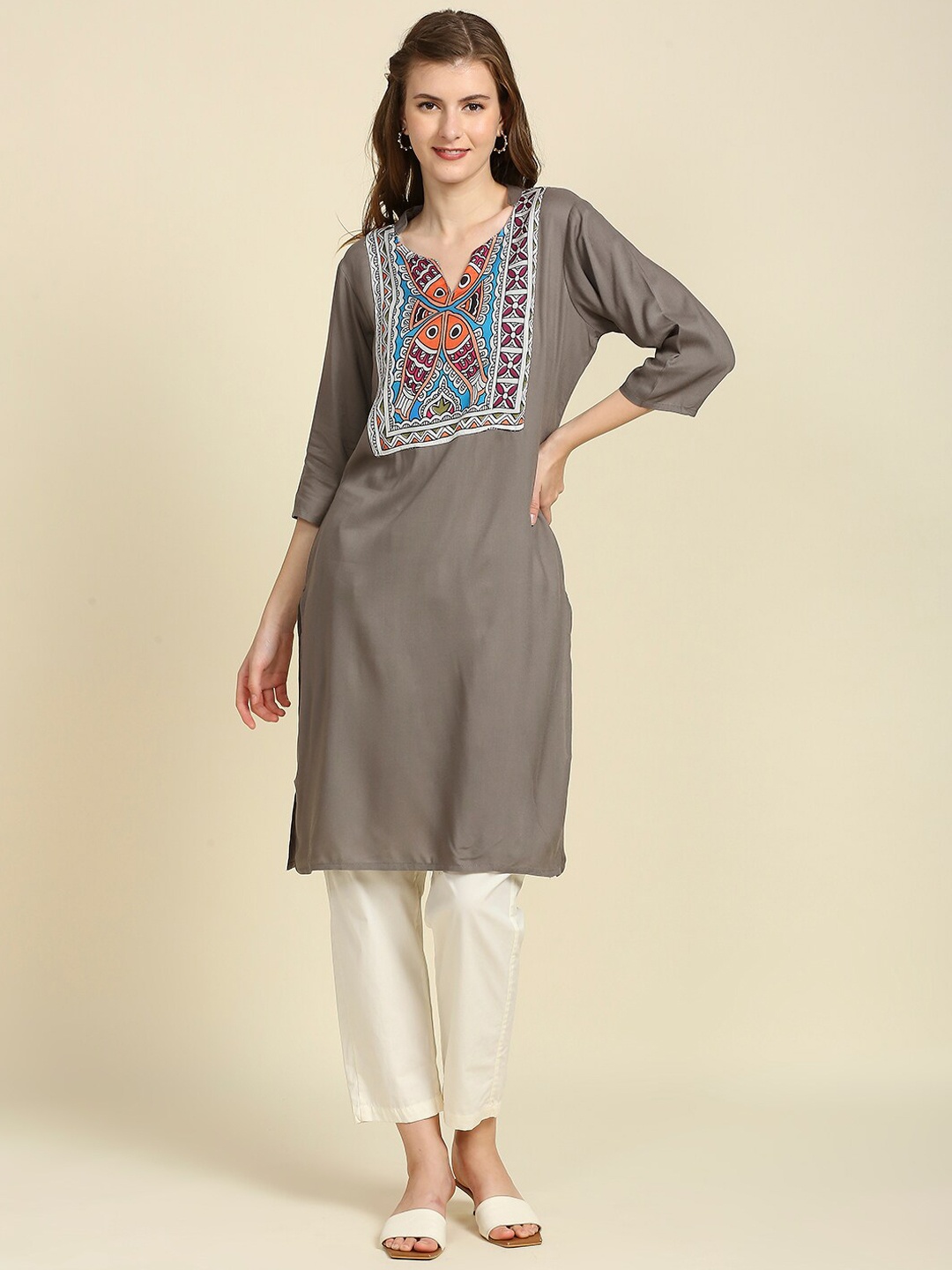 

Aanyor Women Grey Abstract Printed Regular Pure Cotton Kurta