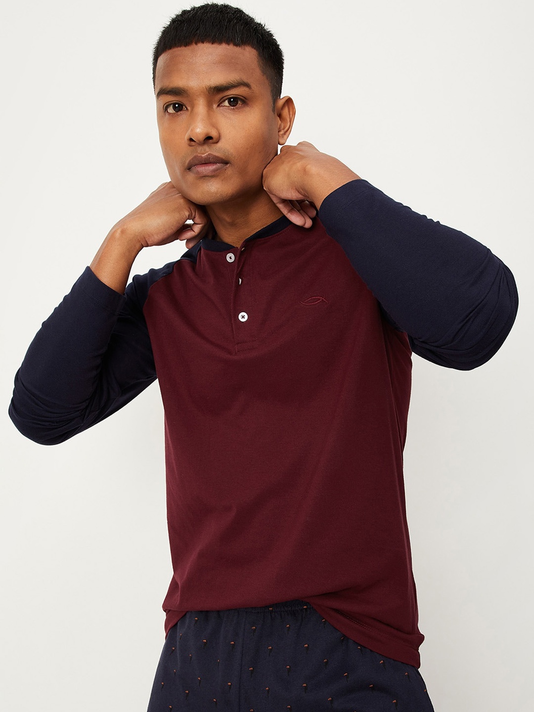 

max Men Navy Blue & Burgundy Colourblocked Lounge T-shirts