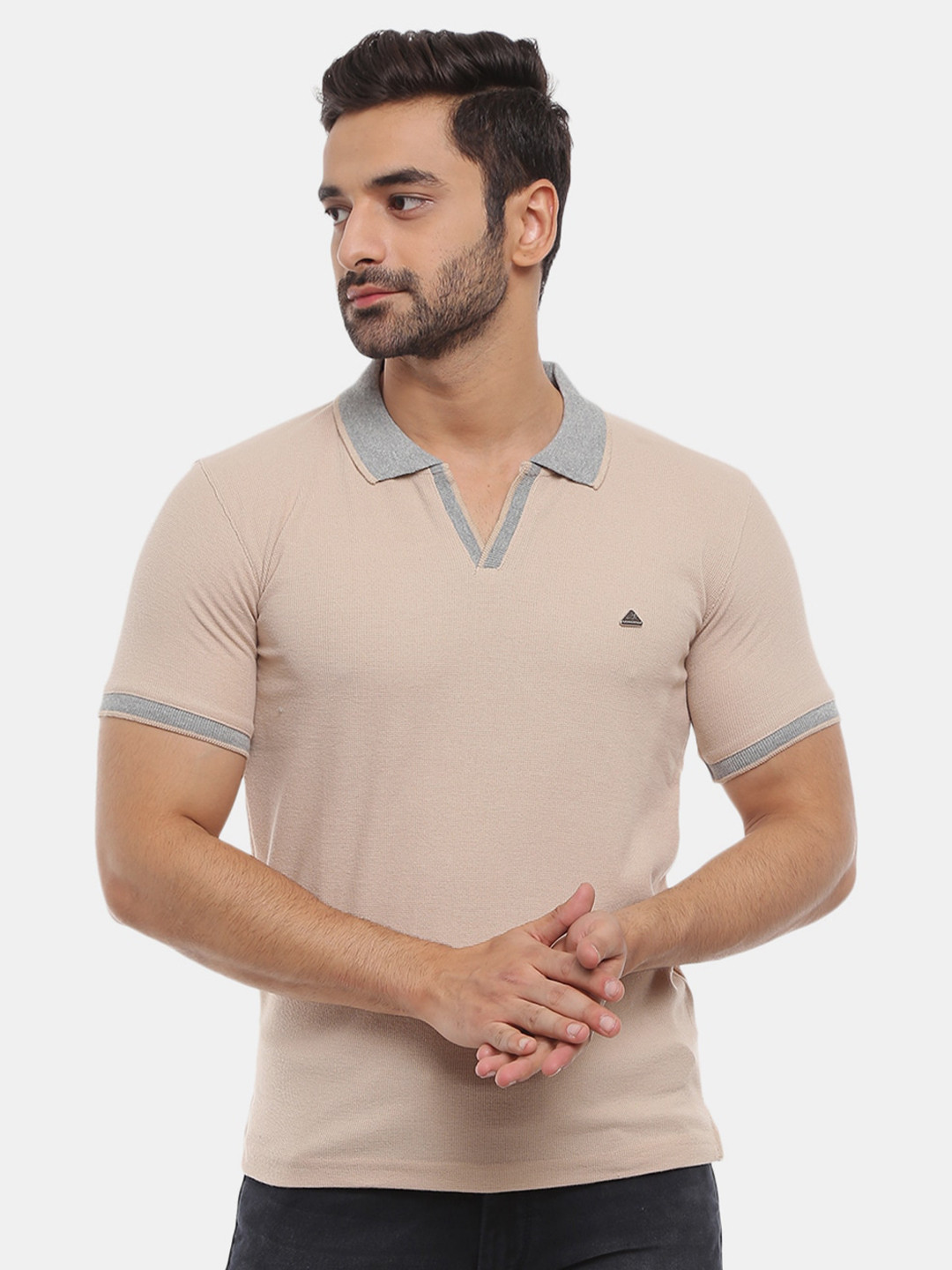 

V-Mart Men Beige Polo Collar Slim Fit Cotton T-shirt