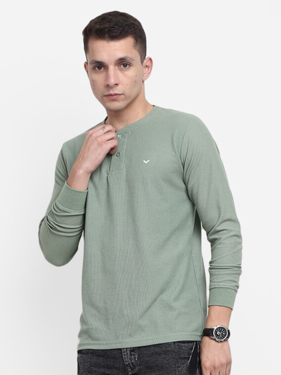 

V-Mart Men Green Henley Neck Slim Fit T-shirt
