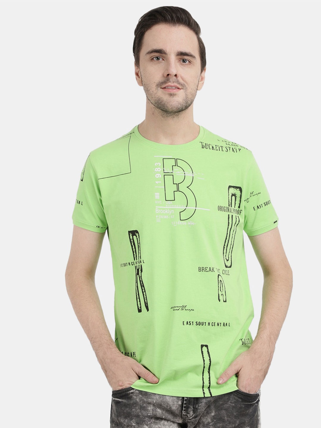 

V-Mart Men Green & Black Printed Slim Fit T-shirt