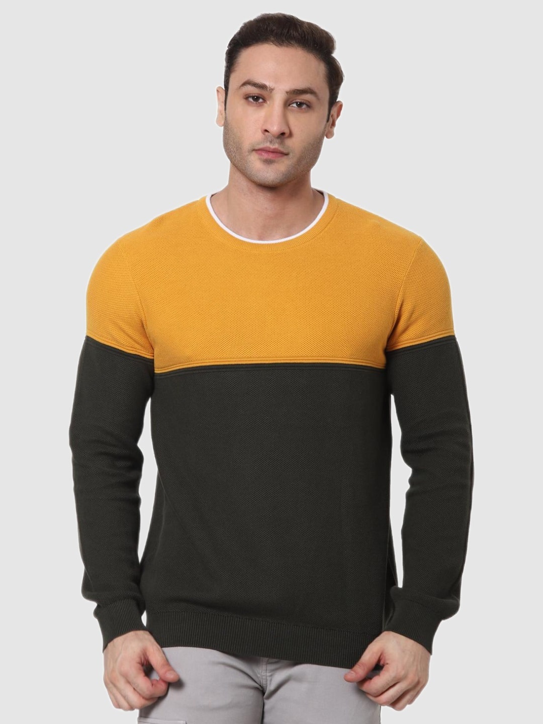 

Celio Men Black Colourblocked Cotton Pullover