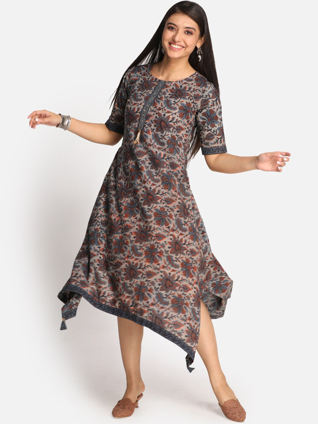 

Earthwear Women Blue Floral Printed Thread Work Floral Kurta