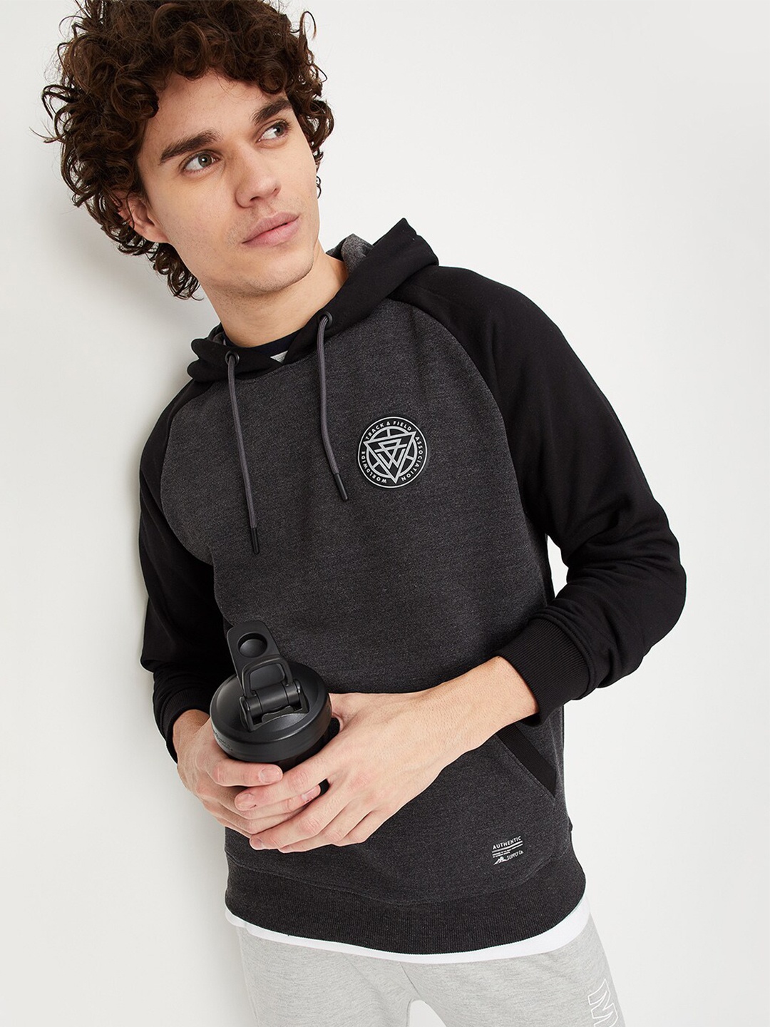 

max Men Grey Colourblocked Cotton Hooded Sweatshirt