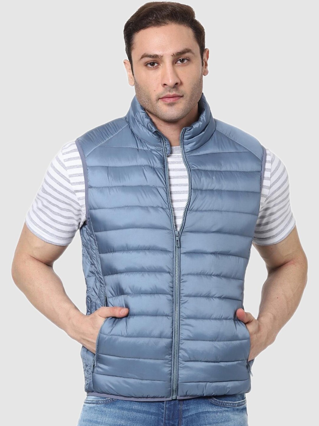 

Celio Men Turquoise Blue Solid Sleeveless Padded Jacket