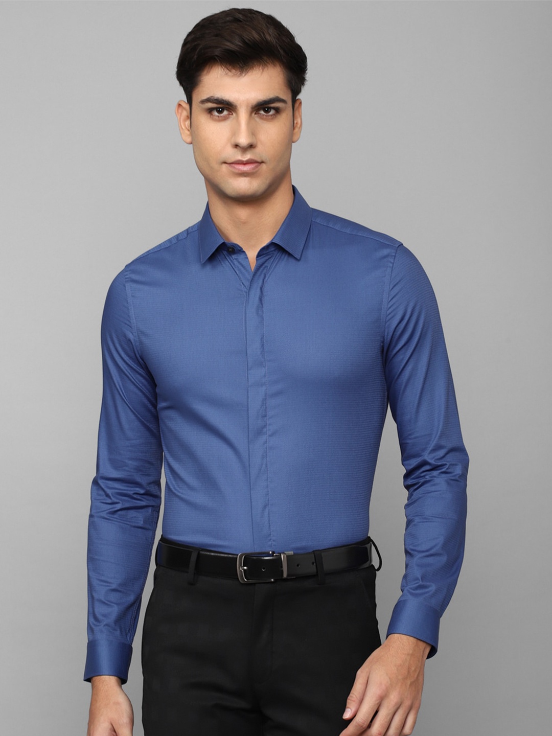 

Louis Philippe Men Blue Cotton Solid Slim Fit Formal Shirt