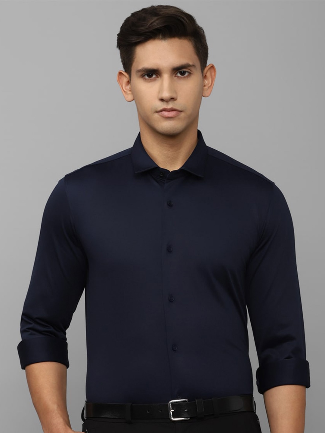 

Louis Philippe Sport Men Navy Blue Solid Slim Fit Casual Shirt