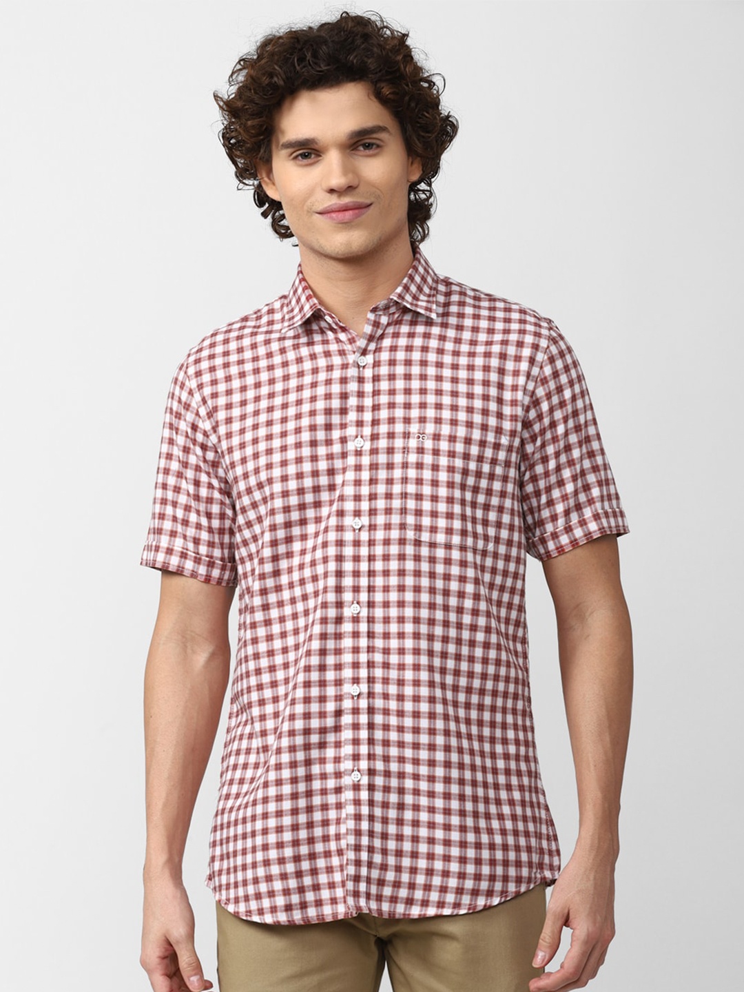 

Peter England Casuals Men Maroon & White Slim Fit Gingham Checked Casual Shirt