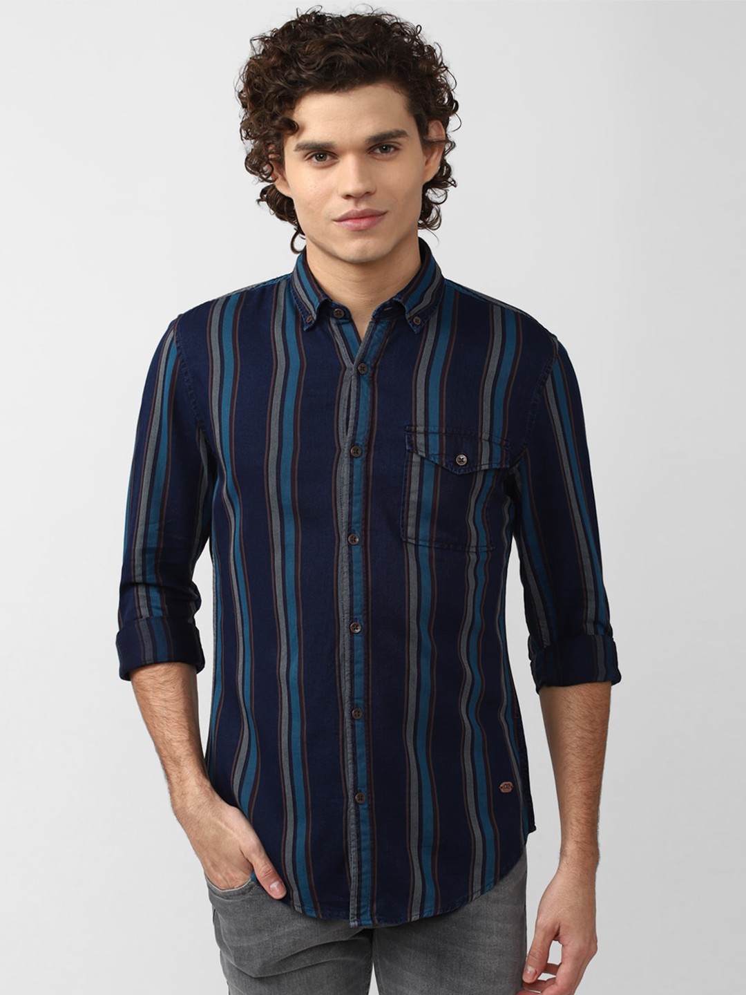 

Peter England Casuals Men Navy Blue Slim Fit Striped Pure Cotton Casual Shirt