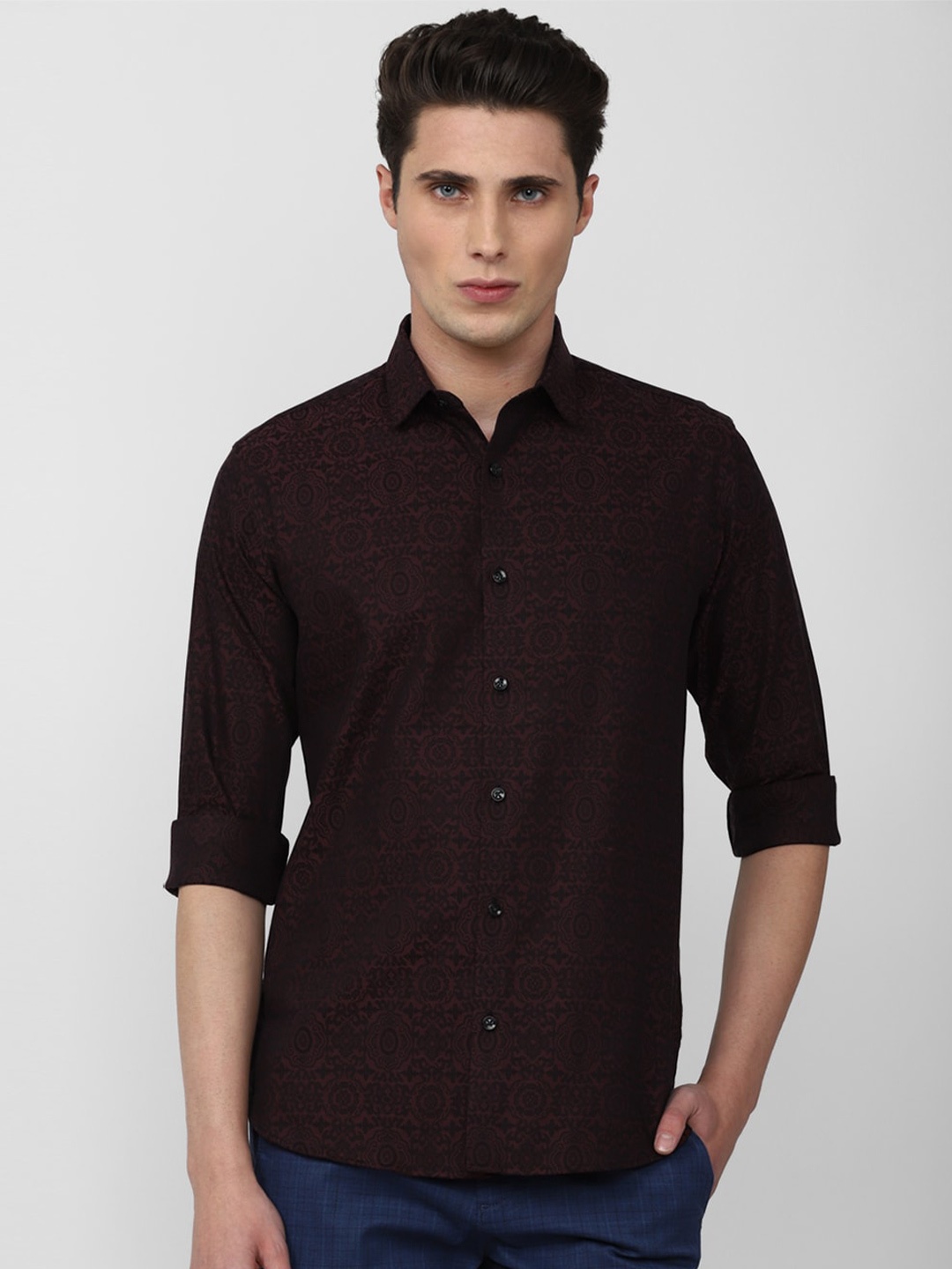 

V Dot Men Maroon Slim Fit Printed Pure Cotton Casual Shirt