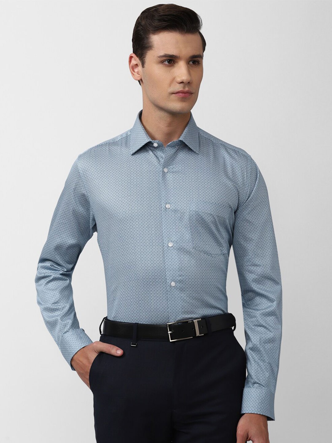 

Van Heusen Men Blue Pure Cotton Formal Shirt