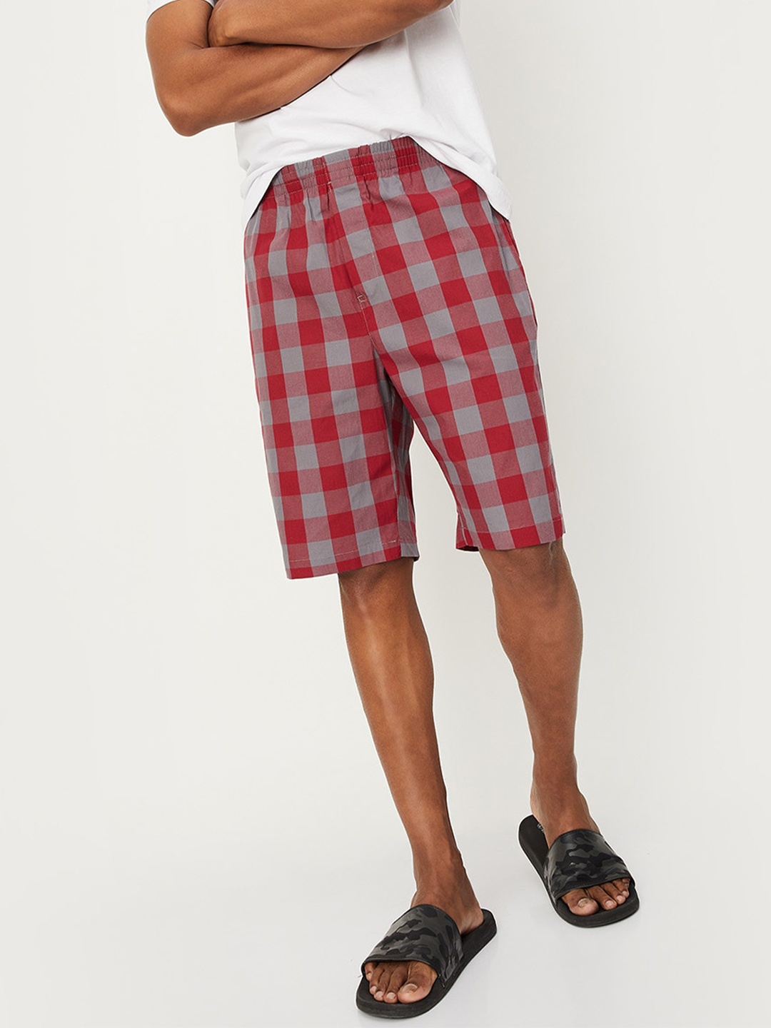 

max Men Black Checked Lounge Shorts