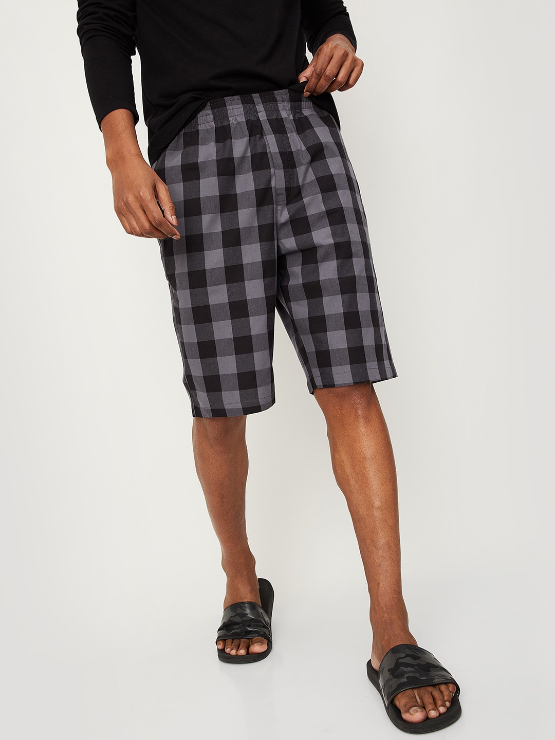 

max Men Blue & Black Cotton Checked Lounge Shorts