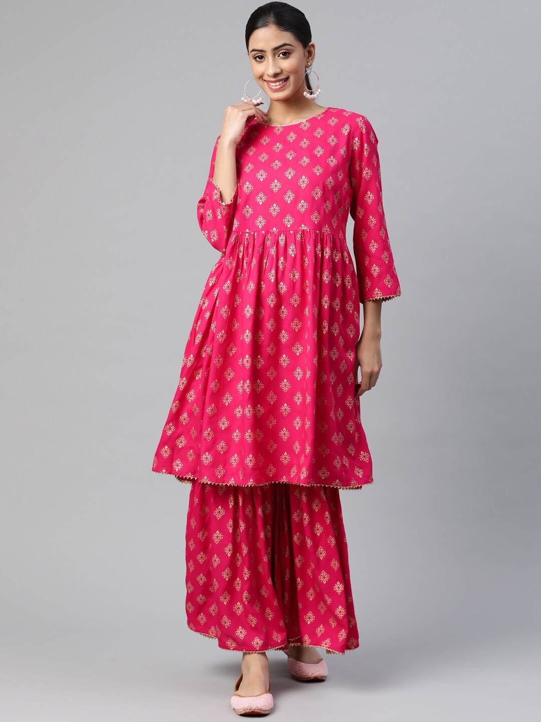 

Saart Bunaai Women Pink Ethnic Motifs Printed Gotta Patti Kurta with Sharara