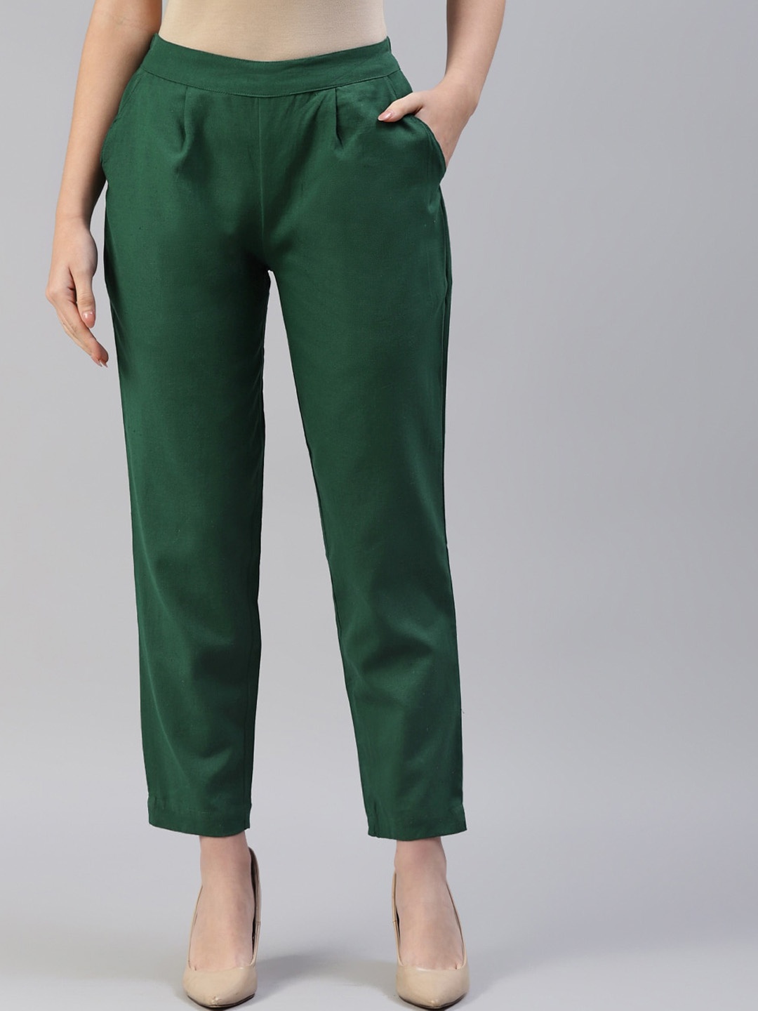 

Saart Bunaai Women Green Solid Cotton Trousers