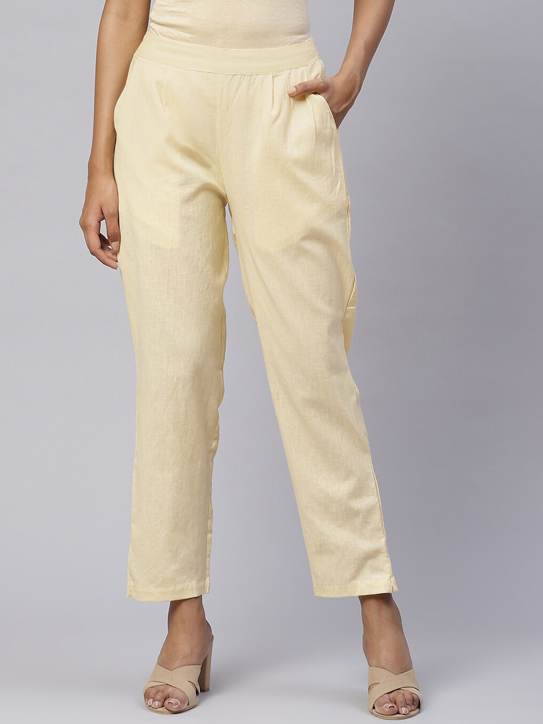 

Saart Bunaai Women Cream-Coloured Solid Cotton Trousers