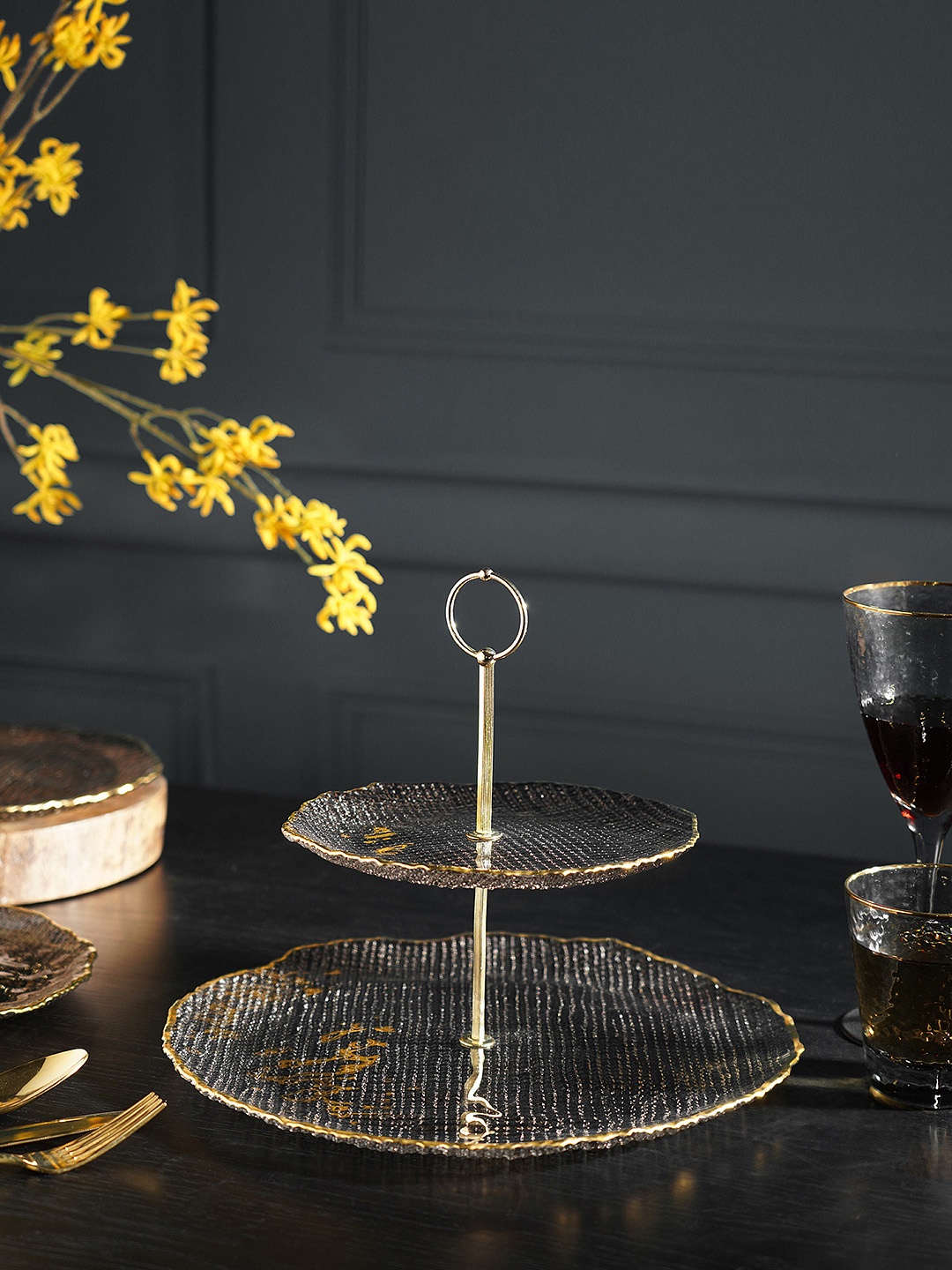 

Pure Home and Living Grey Gold-Toned Textured Glass Cake Stand