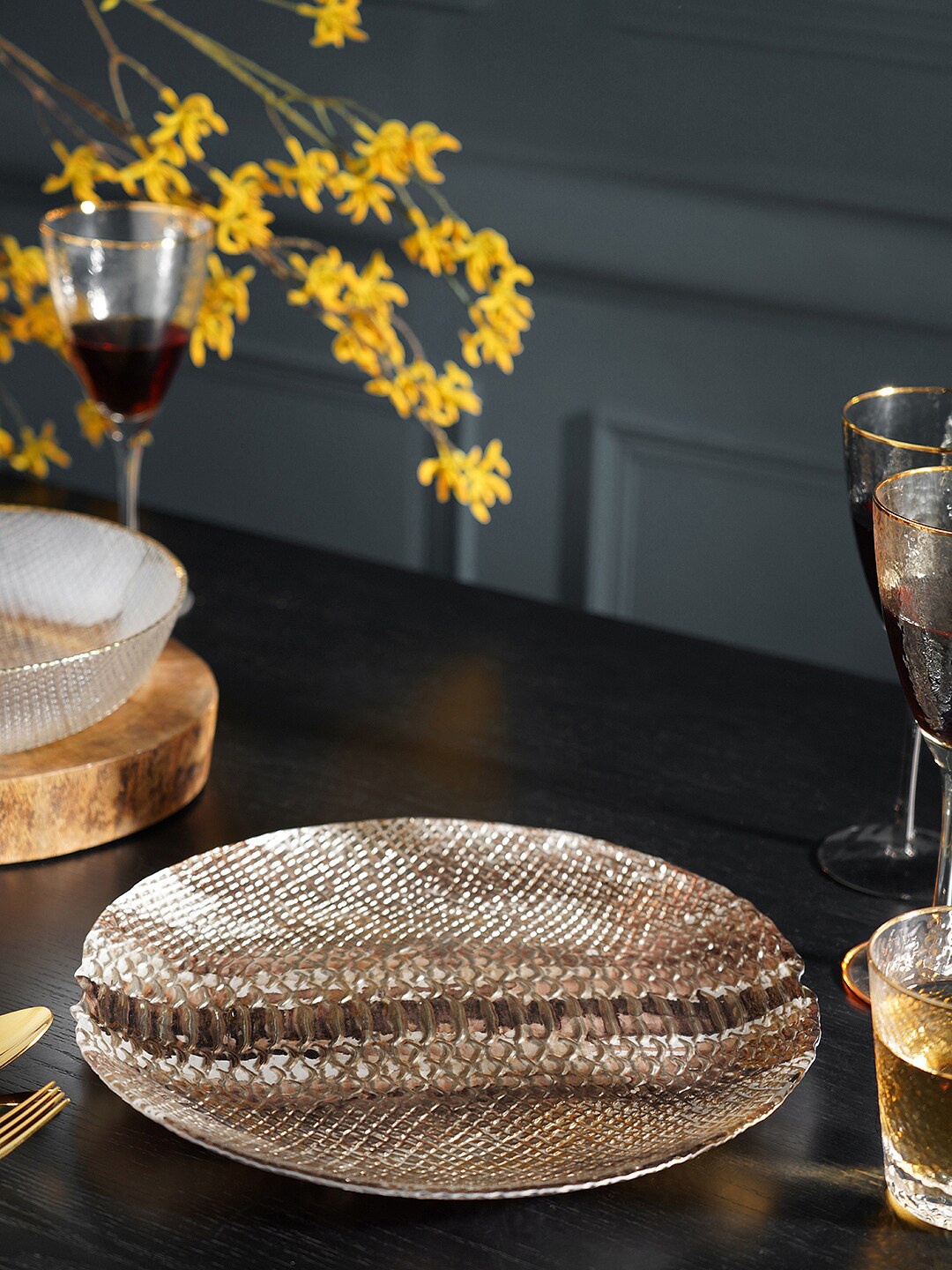 

Pure Home and Living Brown & White Croc Textured Glass Charger Plate