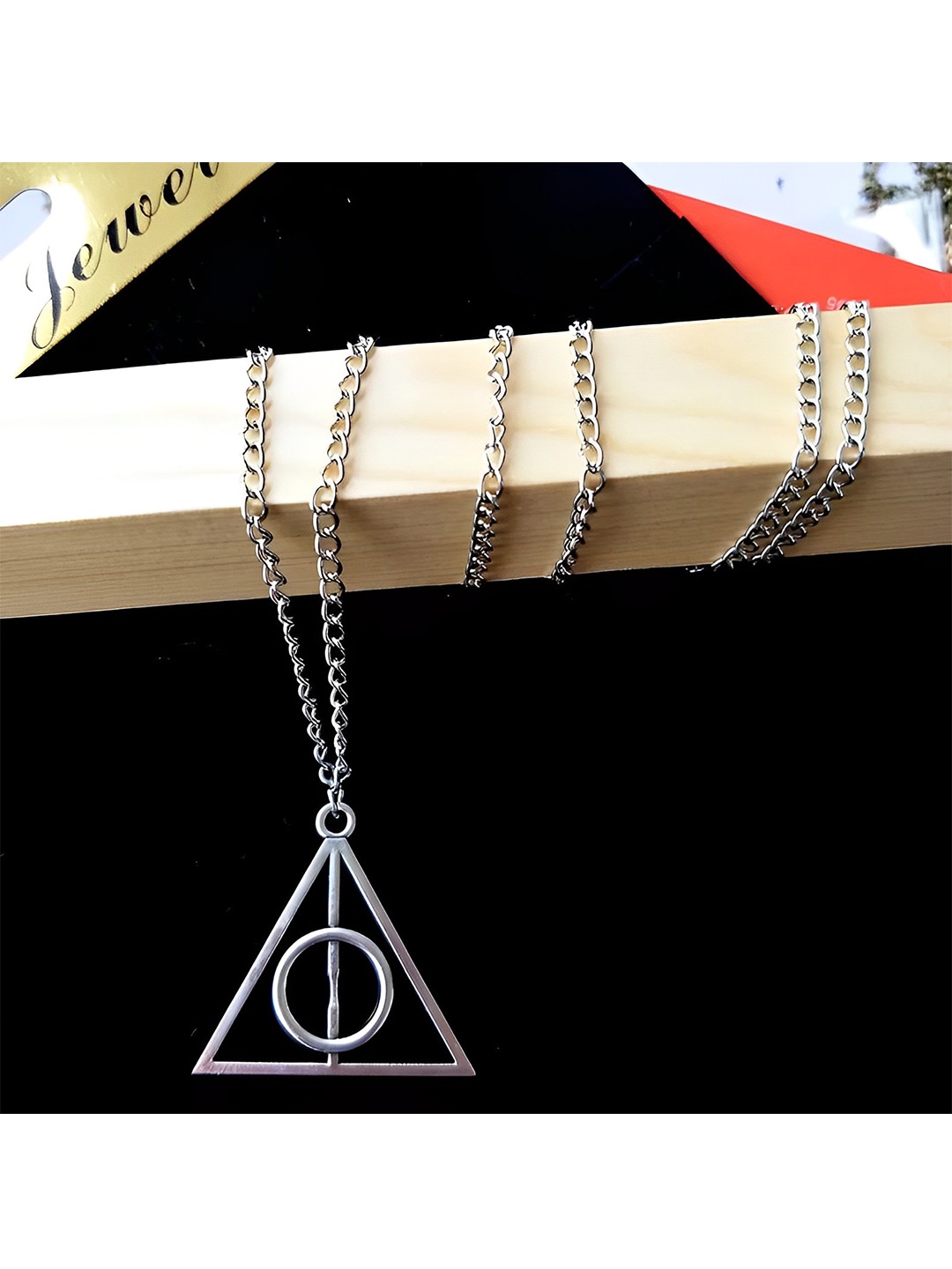 

Pinapes Unisex Silver-Toned Silver-Plated Necklace
