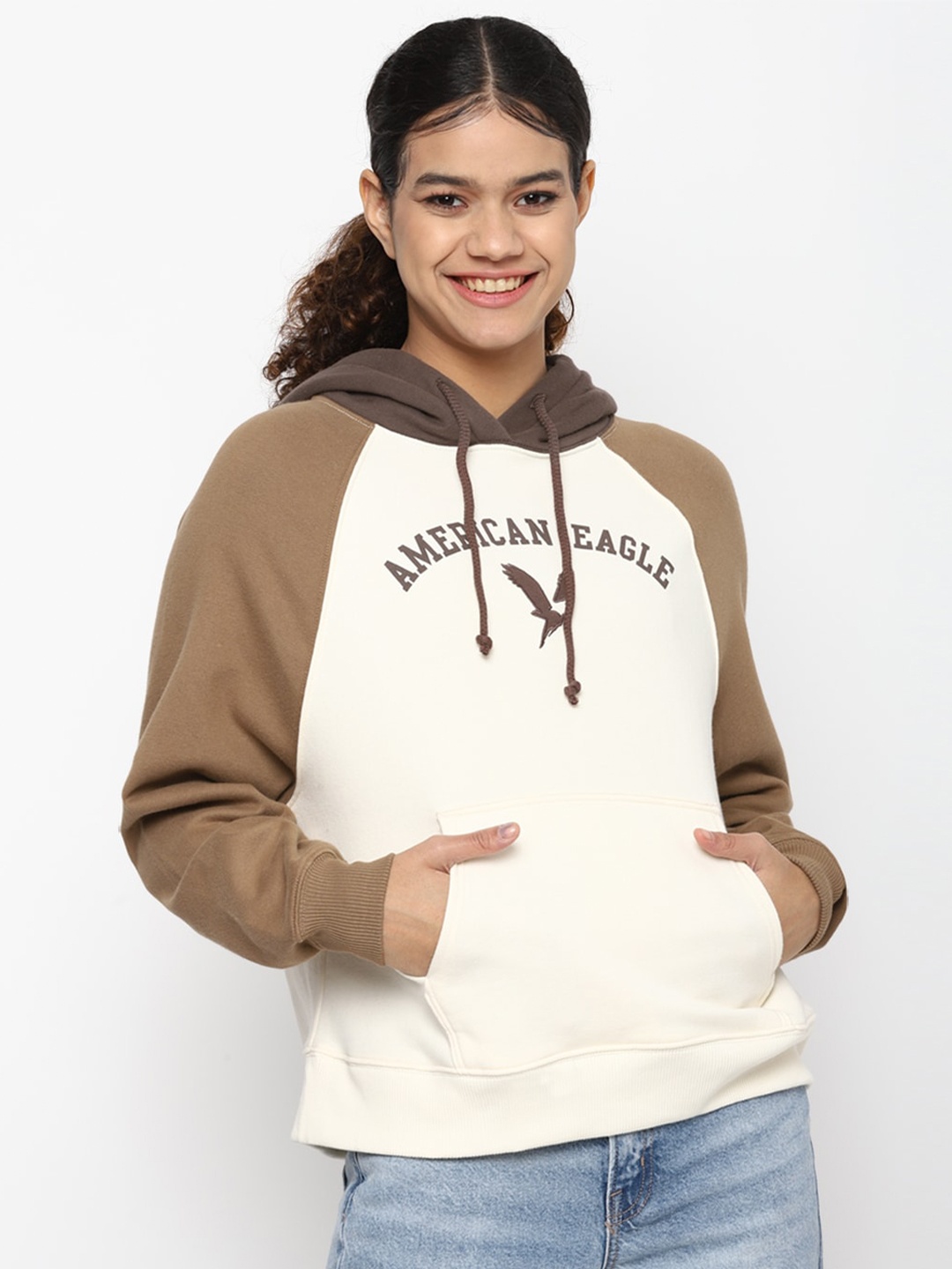 

AMERICAN EAGLE OUTFITTERS Women White Colourblocked Hooded Sweatshirt
