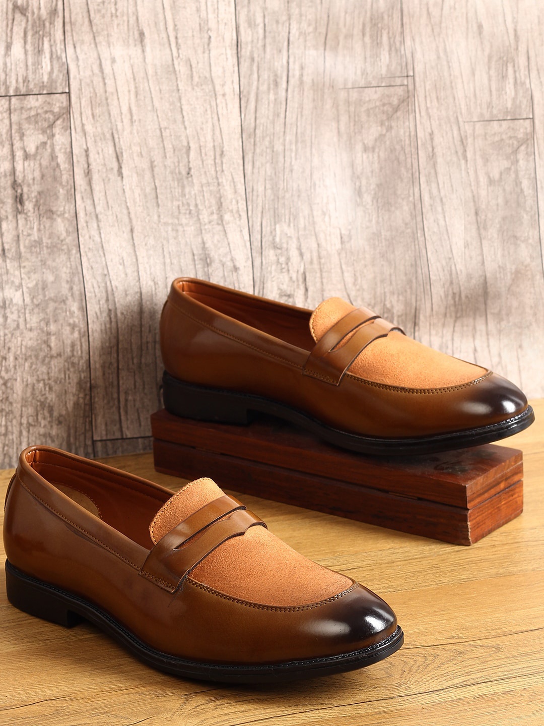 

MUTAQINOTI Men Tan Leather Loafers