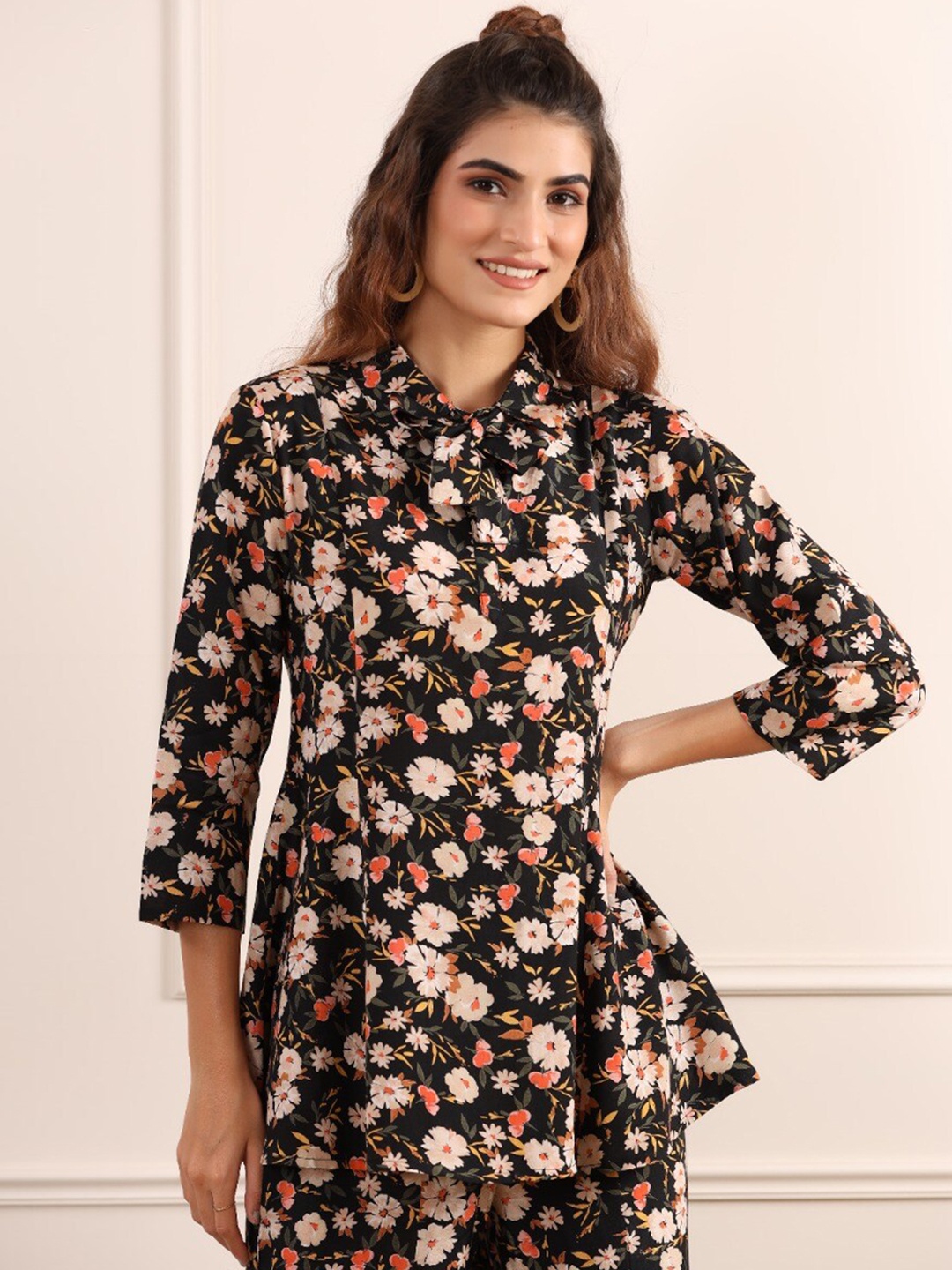 

JISORA Women Black & Peach Printed Top and Trouser Co-Ords