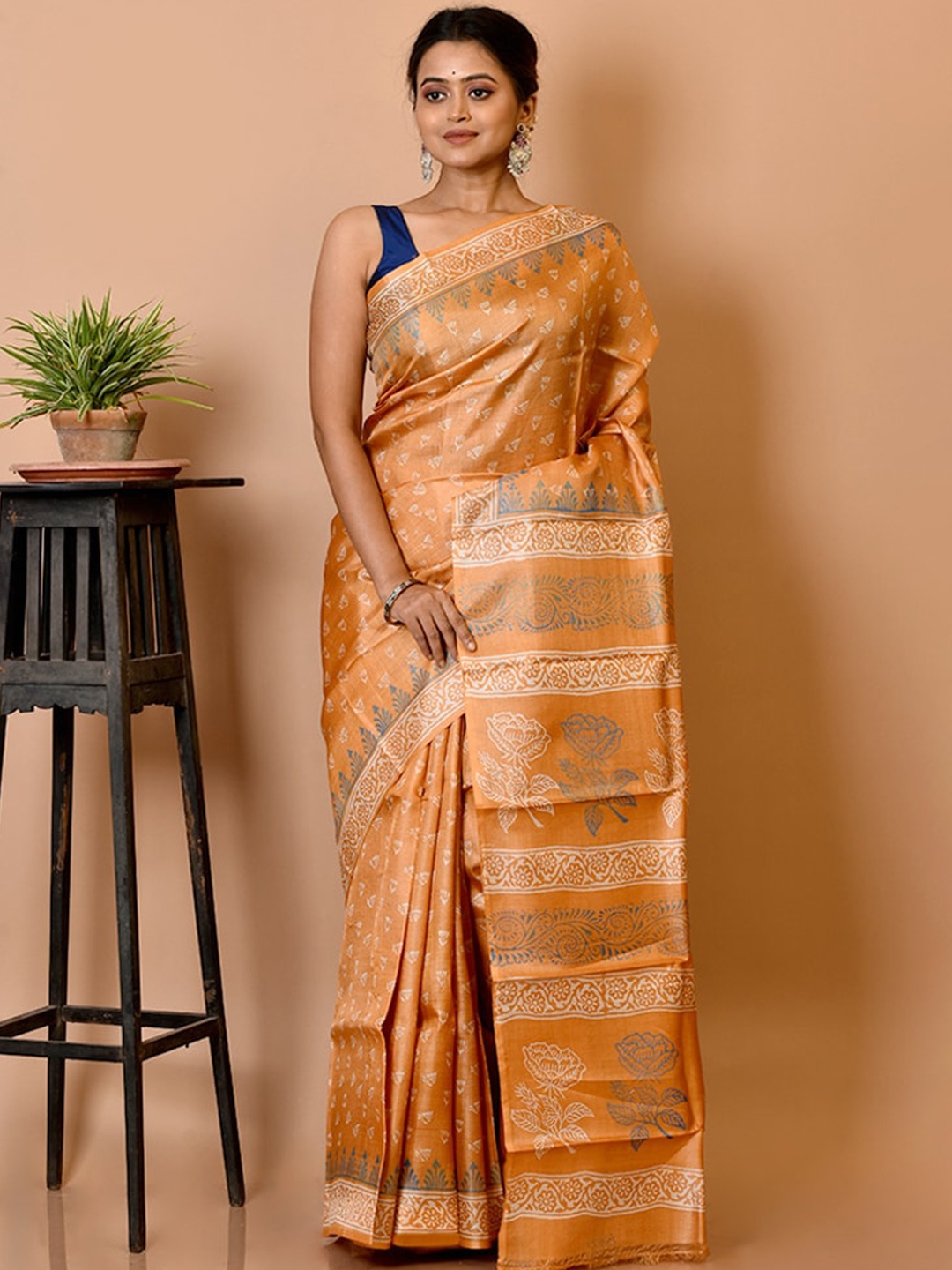 

AllSilks Peach-Coloured & White Floral Silk Blend Tussar Saree