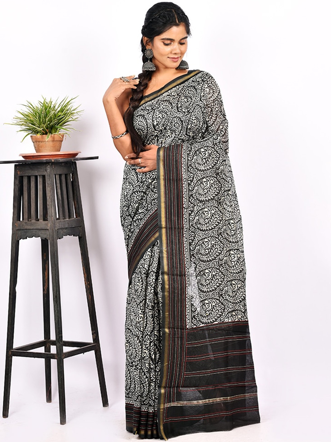 

AllSilks Black & White Ethnic Motifs Pure Cotton Saree