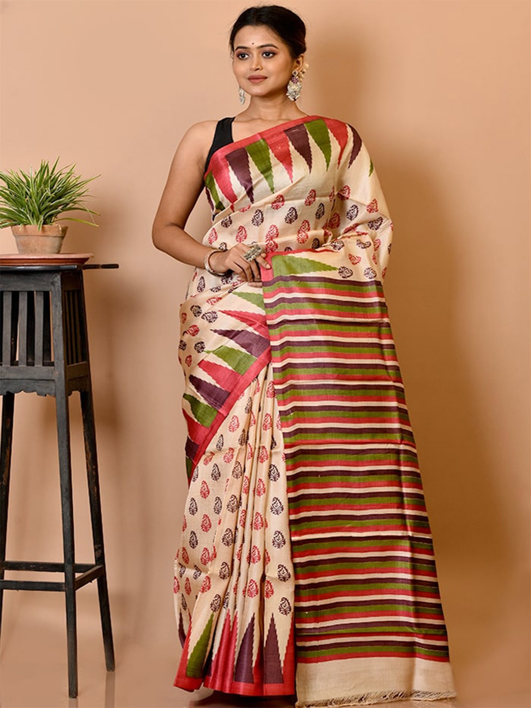 

AllSilks Cream-Coloured & Green Floral Silk Blend Tussar Saree