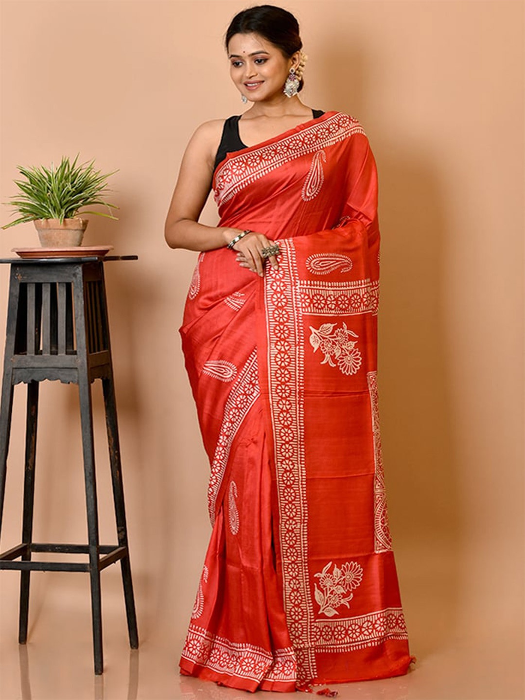 

AllSilks Red & White Floral Pure Silk Murshidabad Saree