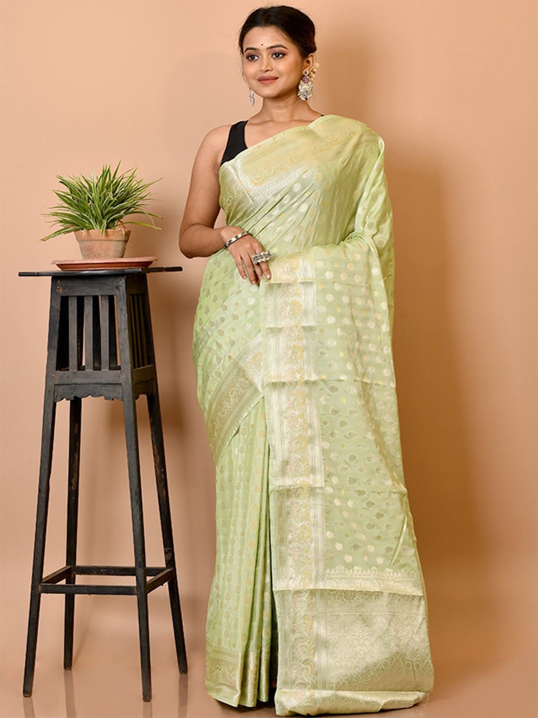 

AllSilks Green & Gold-Toned Woven Design Zari Silk Blend Ready to Wear Saree