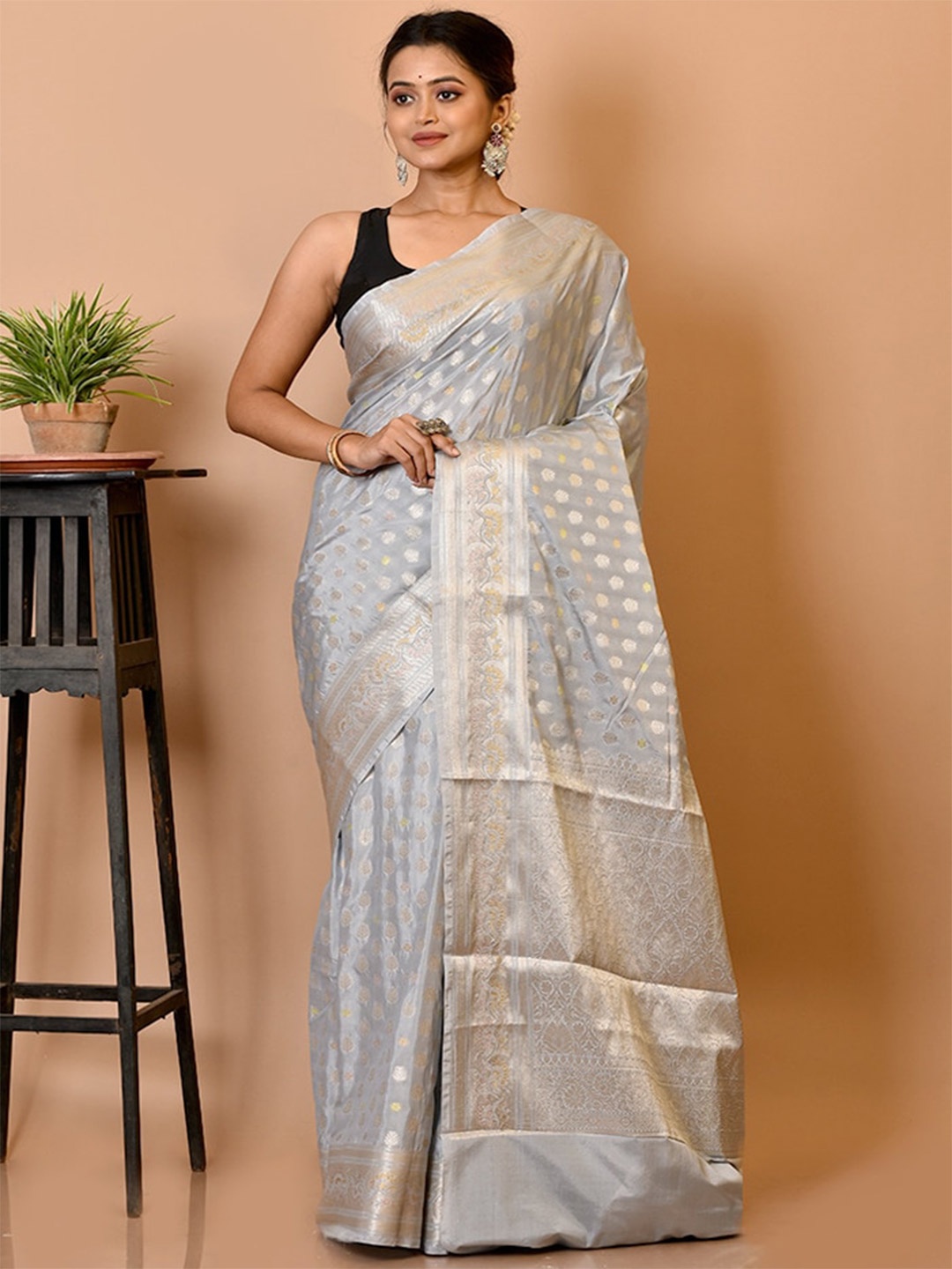 

AllSilks Grey & Gold-Toned Floral Zari Silk Blend Saree