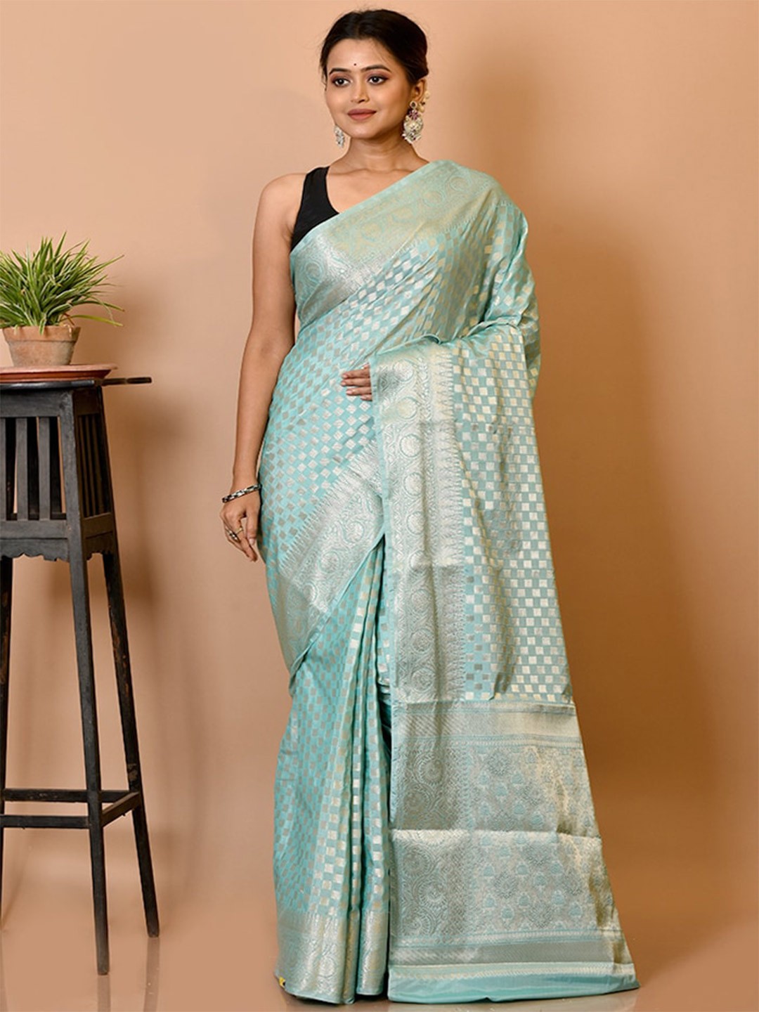

AllSilks Green & Gold-Toned Zari Silk Blend Saree