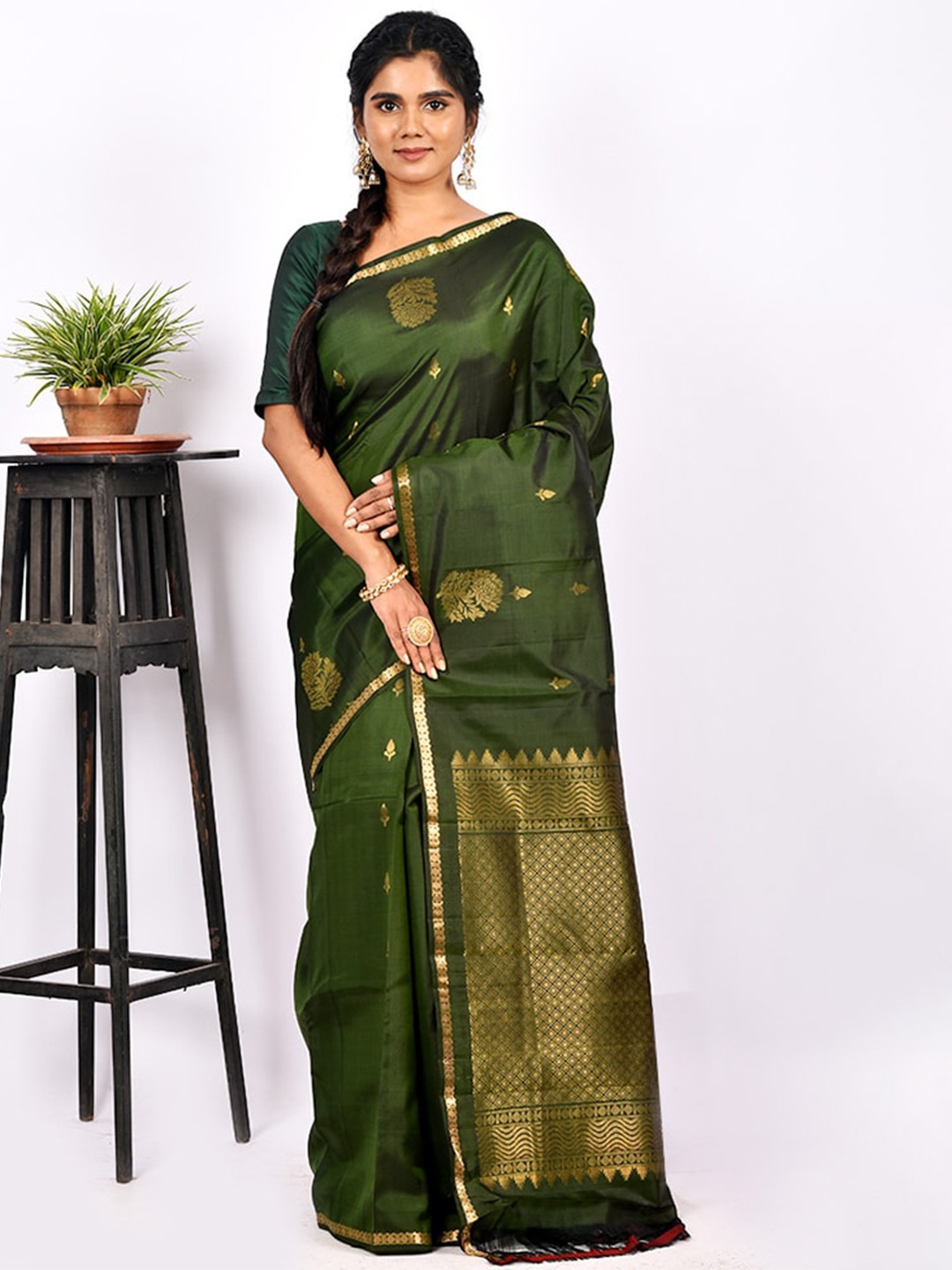 

AllSilks Green & Gold-Toned Floral Zari Pure Silk Kanjeevaram Saree