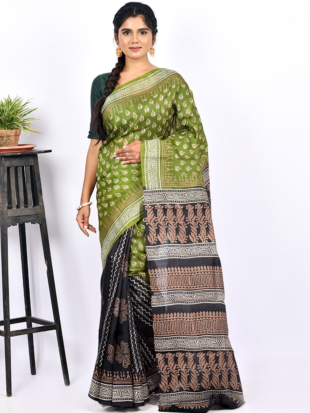 

AllSilks Green & White Ethnic Motifs Pure Silk Murshidabad Saree