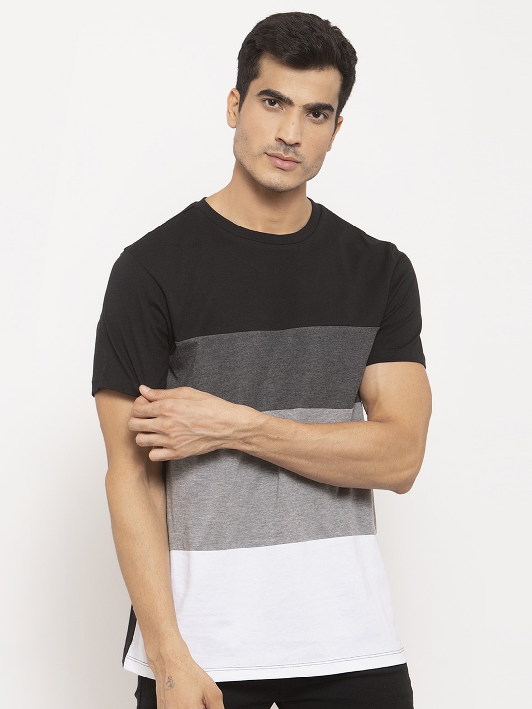 

DOOR74 Men Colourblocked Cotton T-shirt, Black