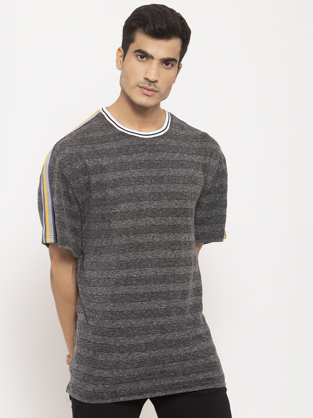 

DOOR74 Men Grey Striped Drop-Shoulder Sleeves Cotton T-shirt