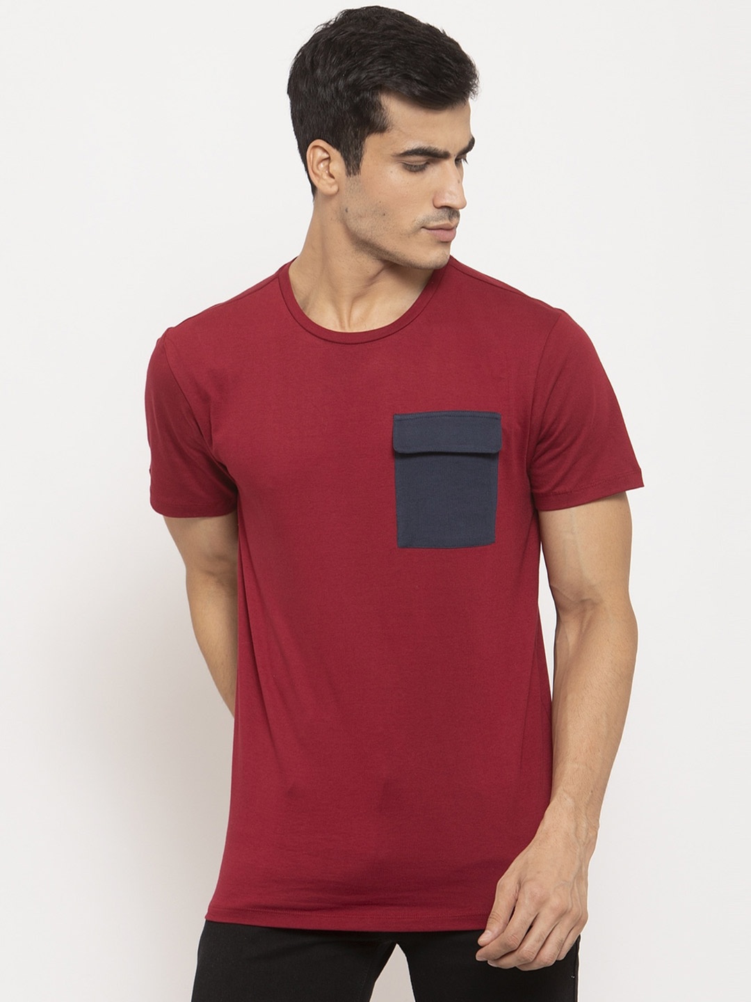 

DOOR74 Men Maroon Pocket Detailing Cotton T-shirt