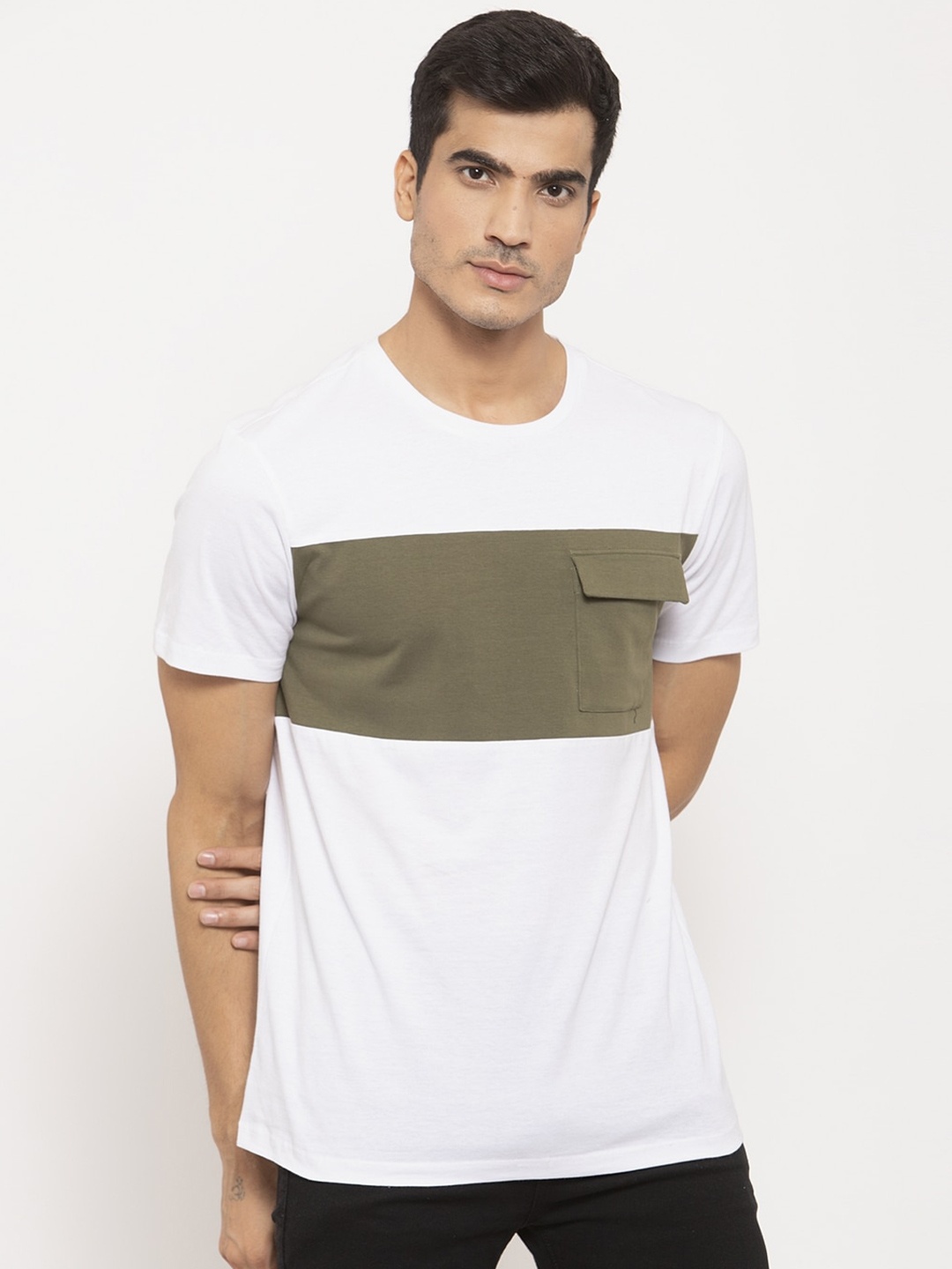 

DOOR74 Men White & Olive Green Colourblocked Pocket Detailing Cotton T-shirt