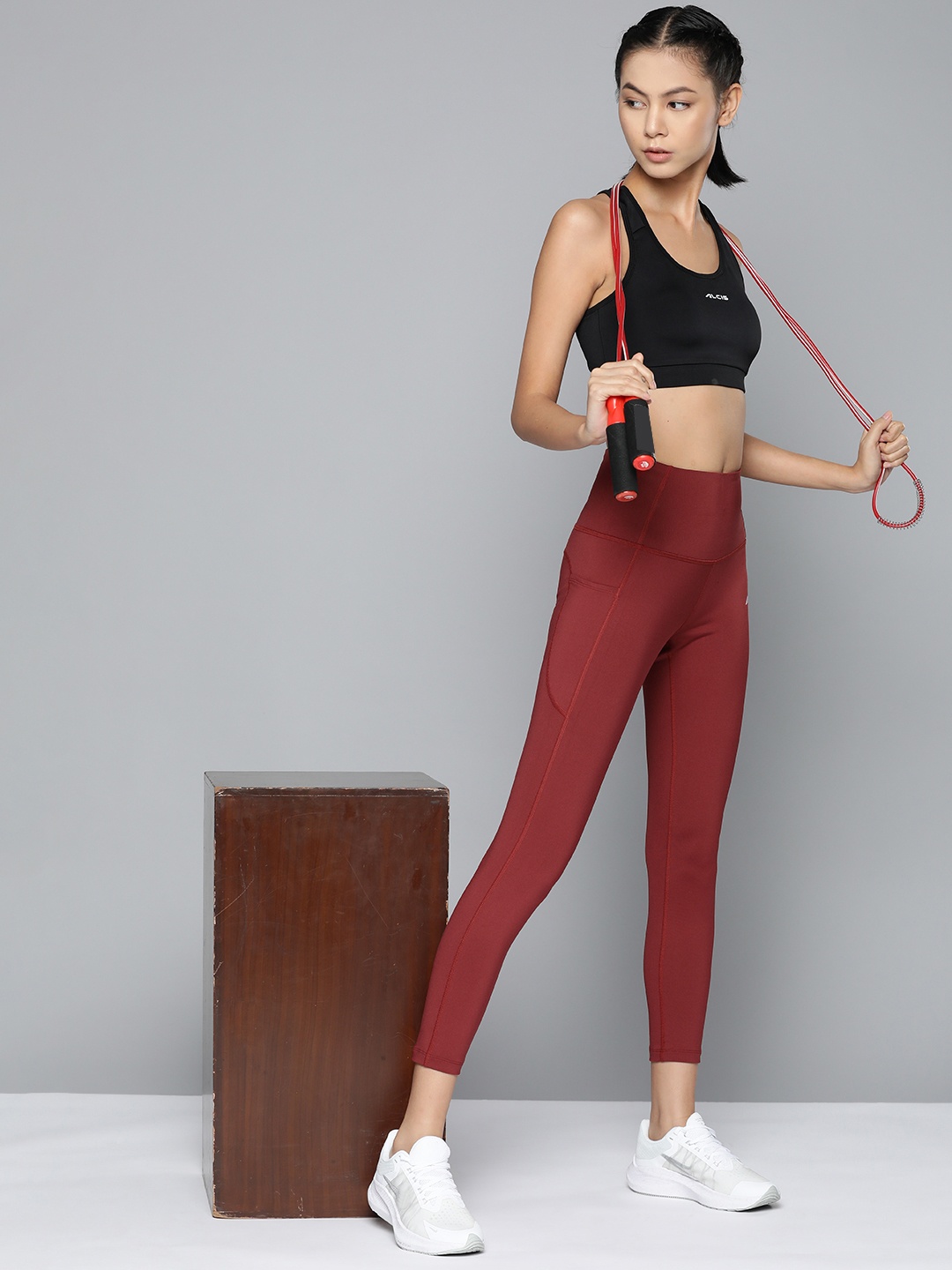 

Alcis Women Solid Dry-Fit Cropped Tights, Maroon