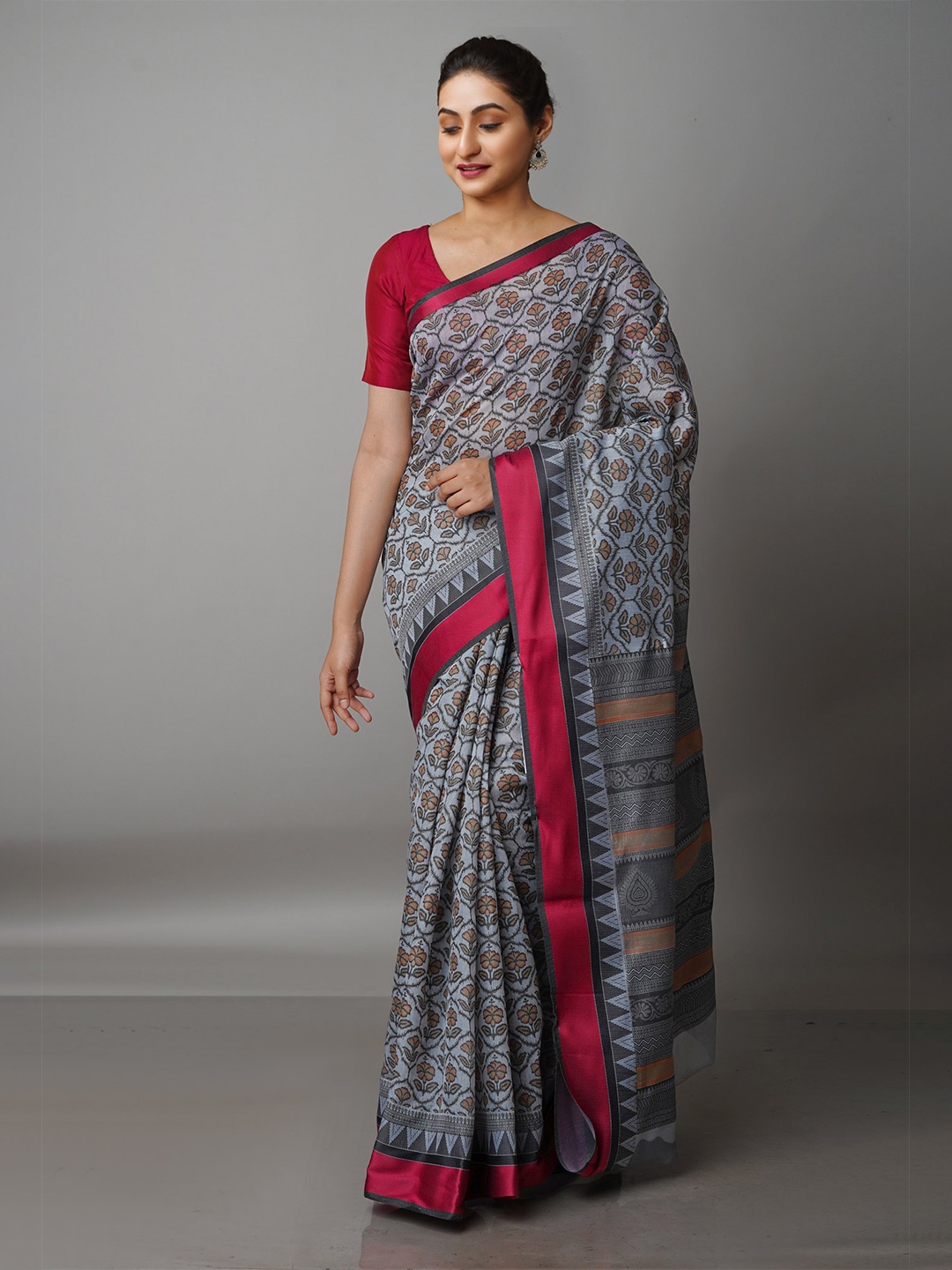 

Unnati Silks Grey & Red Ethnic Motifs Silk Cotton Chanderi Saree