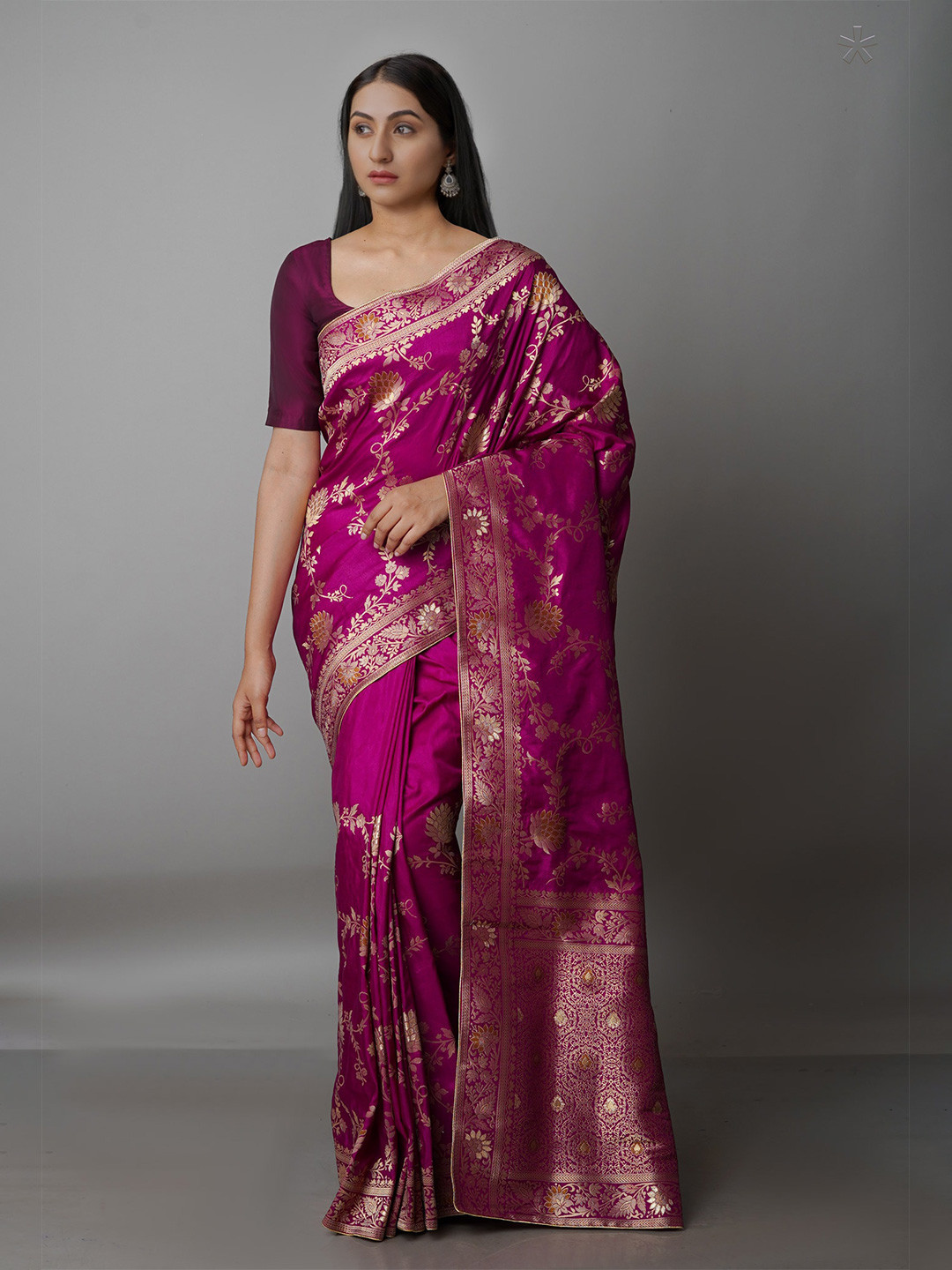 

Unnati Silks Purple & Gold-Toned Woven Design Zari Silk Blend Banarasi Saree