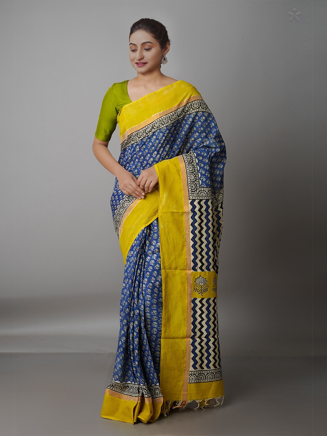

Unnati Silks Blue & Cream-Coloured Floral Zari Silk Blend Bagru Saree