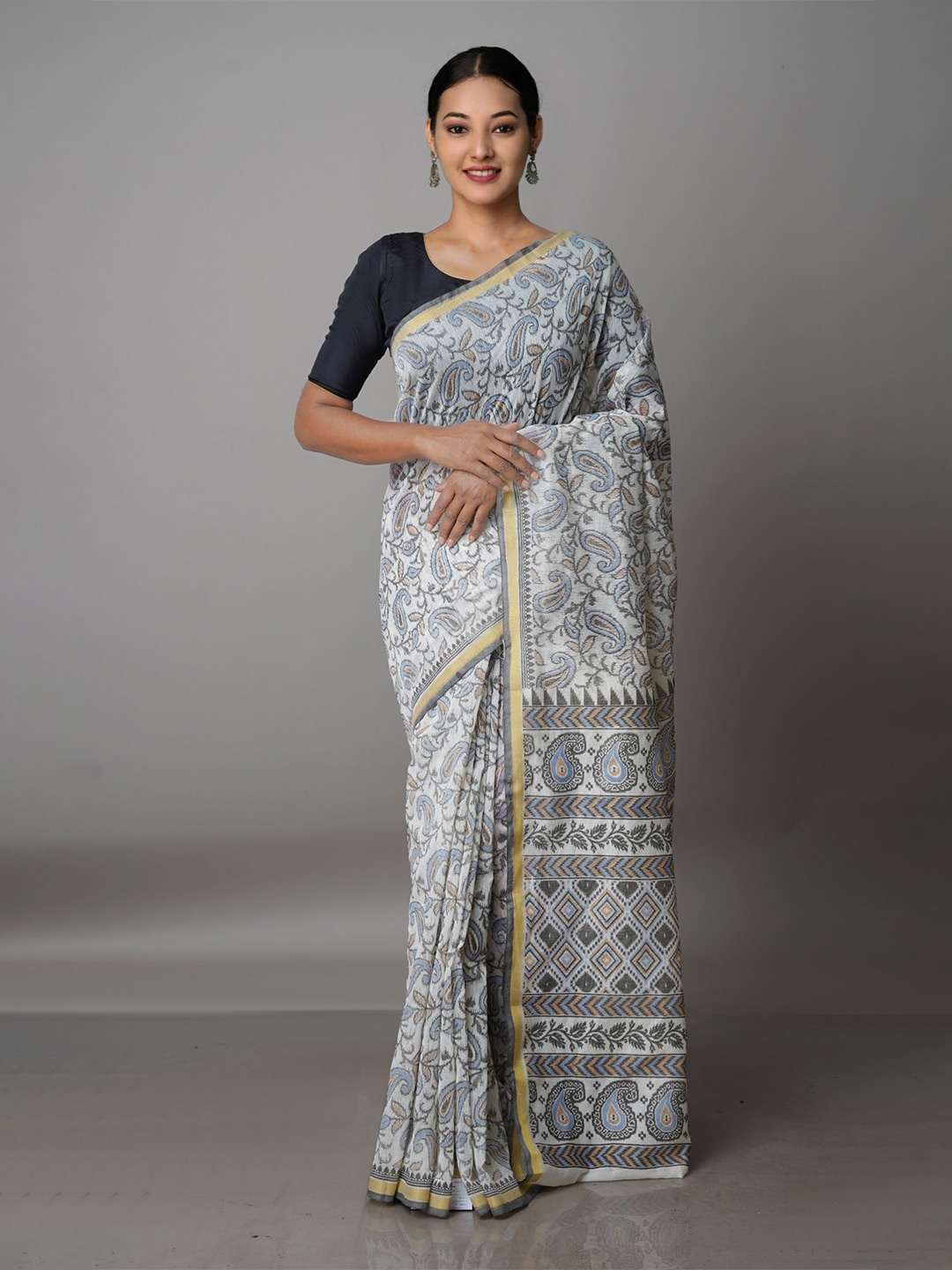 

Unnati Silks Grey & White Paisley Zari Silk Cotton Chanderi Saree