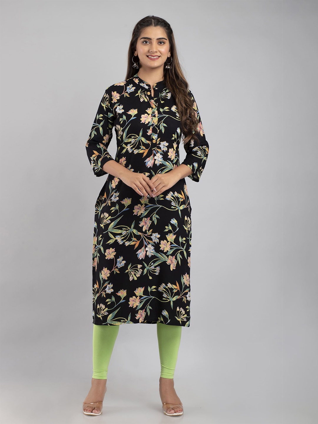 

MAUKA Women Floral Printed Kurta, Black