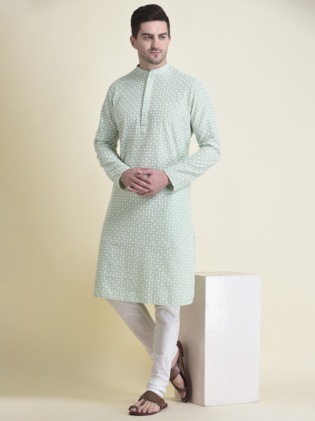 

TABARD Geometric Chikankari Embroidered Straight Regular Fit Cotton Kurta, Green