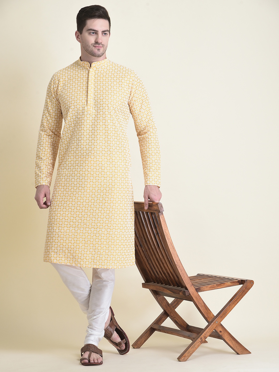 

TABARD Men Yellow & White Geometric Chikankari Thread Work Cotton Kurta