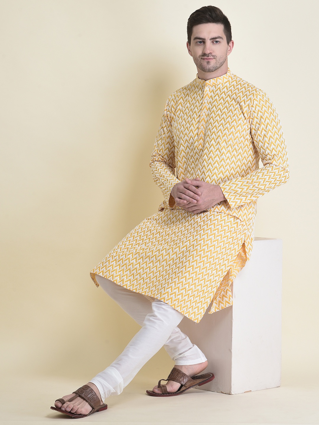 

TABARD Mandarin Collar Geometric Chikankari Embroidered Cotton Kurta, Yellow